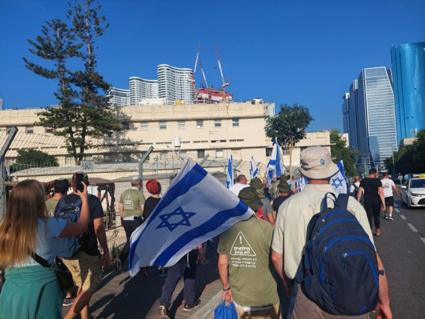 מאות צועדים בהפגנה נגד הסרבנות