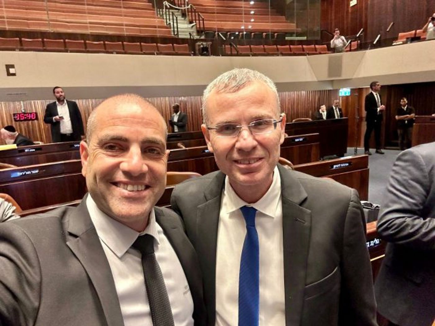 בקואליציה חוגגים את מעבר החוק: "יום חג לדמוקרטיה"
