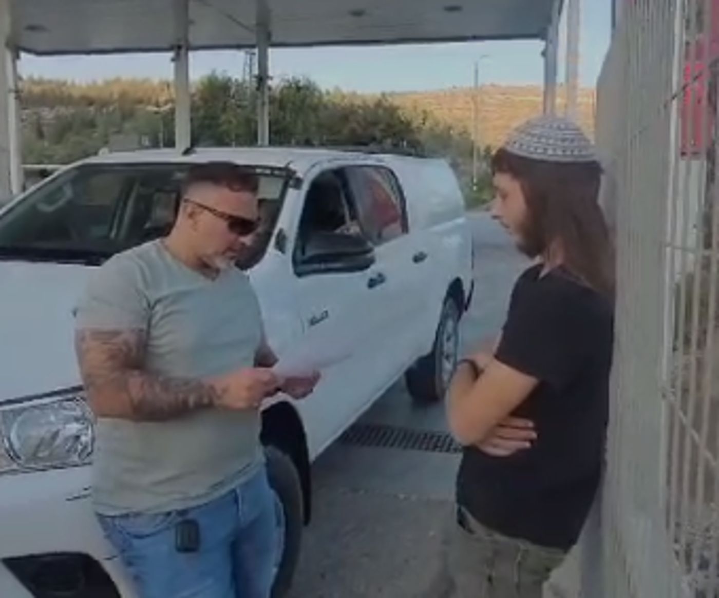 במקום הפיגוע: חברו של הנרצח קיבל צו מעצר מנהלי