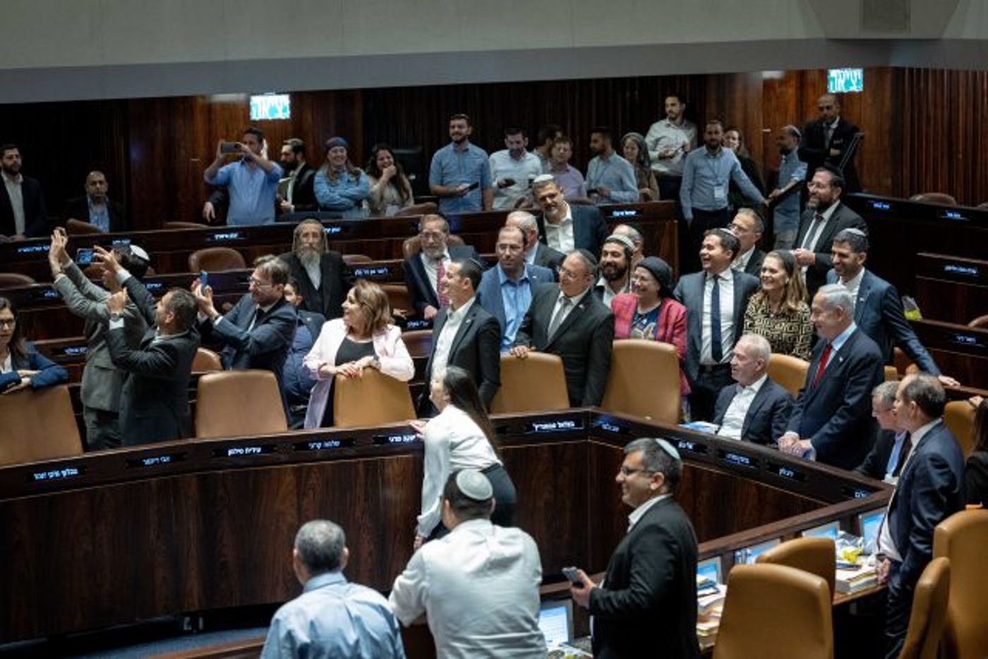"מה שהפוליטיקאים לא עושים, אנחנו עושות". הכנסת