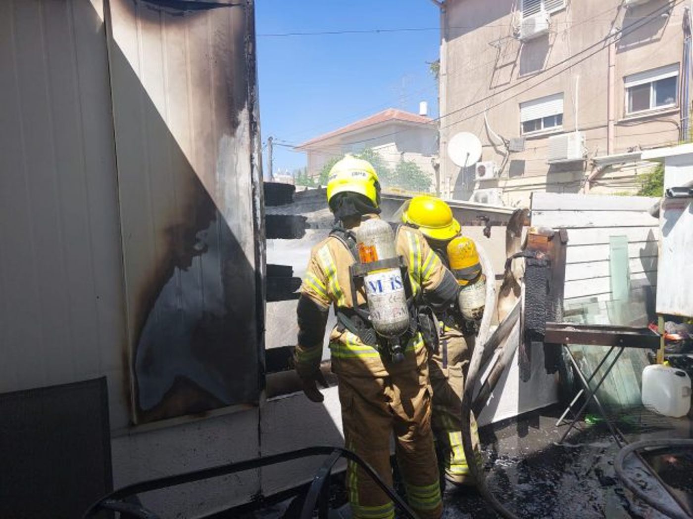 חדרה: כבאים פינו גן ילדים בגלל שריפה במחסן בסמוך