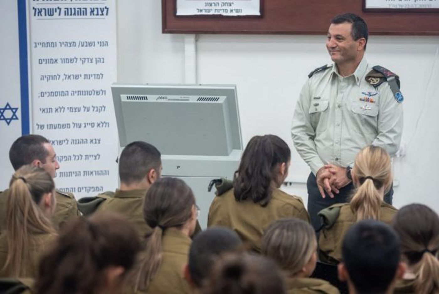 "אין לנו ארץ אחרת": ראש אכ"א ביקר בלשכת הגיוס