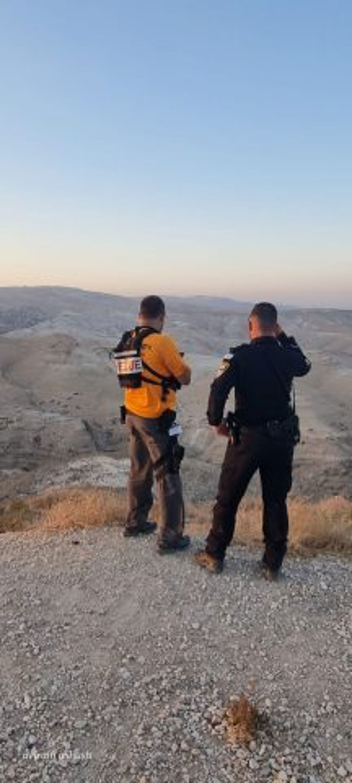 אחרי 3 שעות של חיפושים בנחל, הנער נמצא בבית