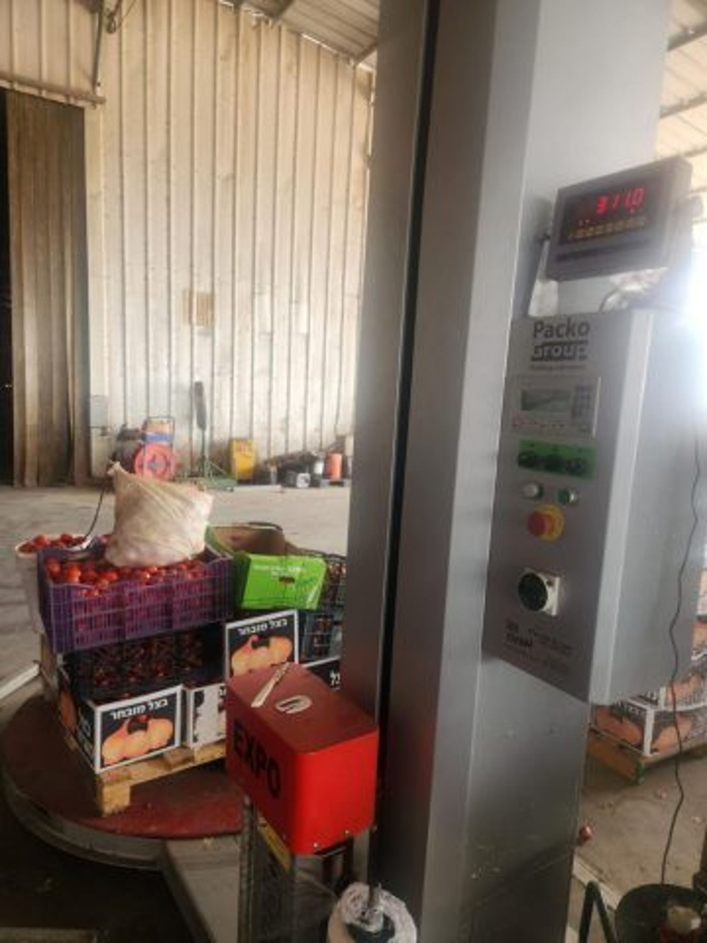 2 ערביות נתפסו עם מאות ק"ג עגבניות גנובות