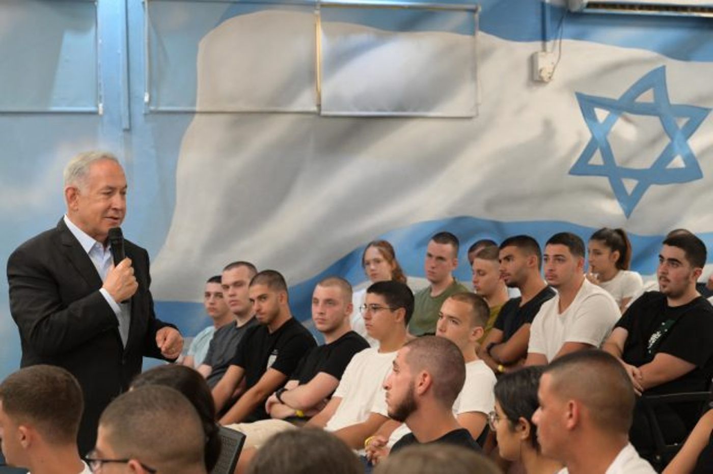 נתניהו בתל השומר: "החלש לא שורד – החזק שורד"