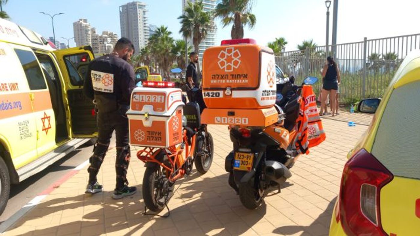 נתניה: מצנח רחיפה התרסק בטיילת, שתיים נפצעו בינוני
