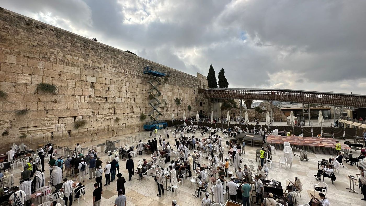 לקראת ראש השנה: נערכה בדיקה לאבני הכותל המערבי