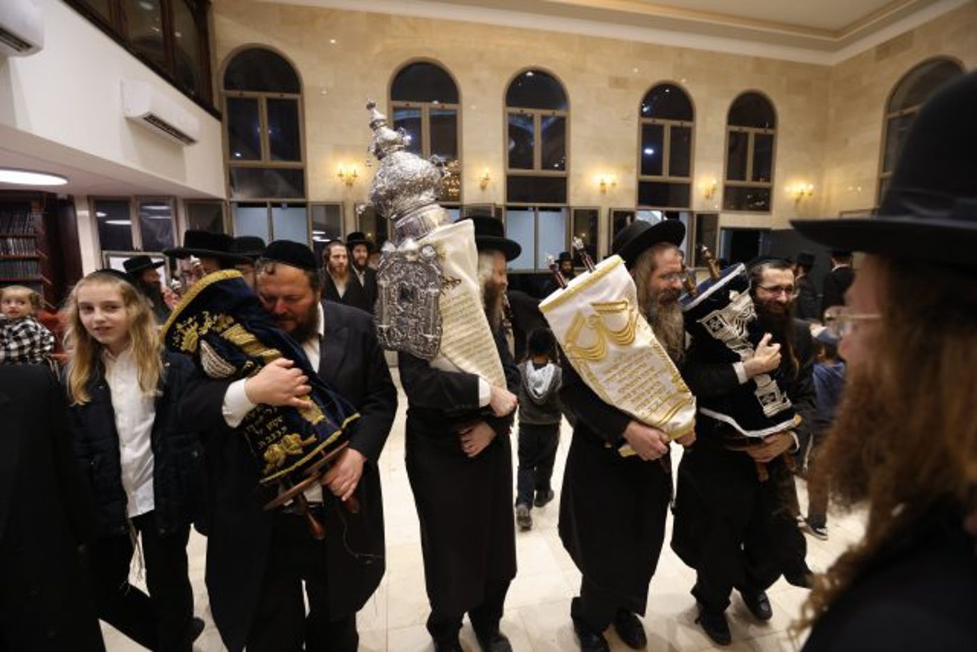 הכנסת ספר תורה. אילוסטרציה