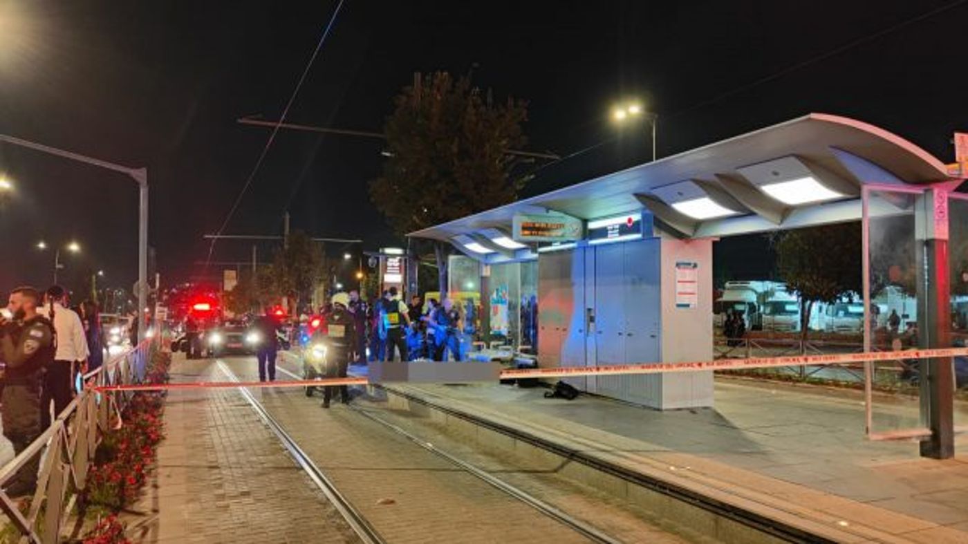 פיגוע דקירה בי-ם: פצוע בינוני בתחנת הרכבת הקלה