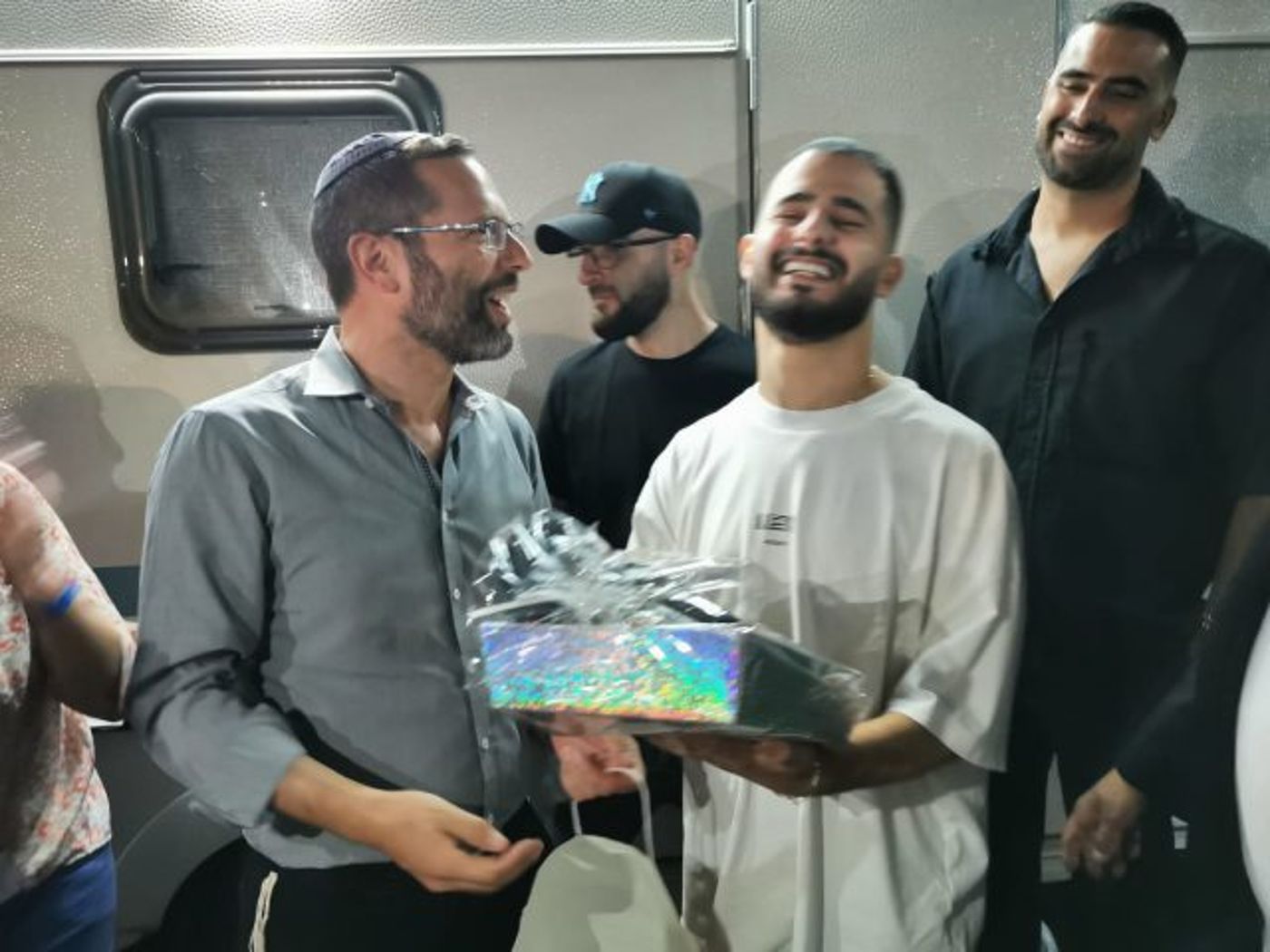רגע לפני המופע: ההפתעה של מועצת בנימין לעדן חסון