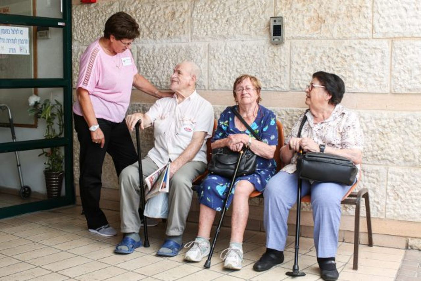 לא יינתנו שירותים, למצולמים אין קשר לתוכן הכתבה (צילום ללא קרדיט)