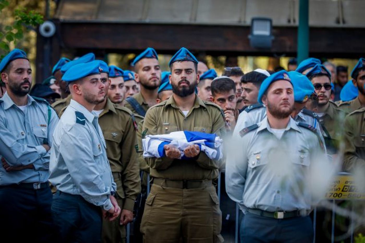 "מלאך משמים": הלוחם שנרצח בפיגוע הובא למנוחות