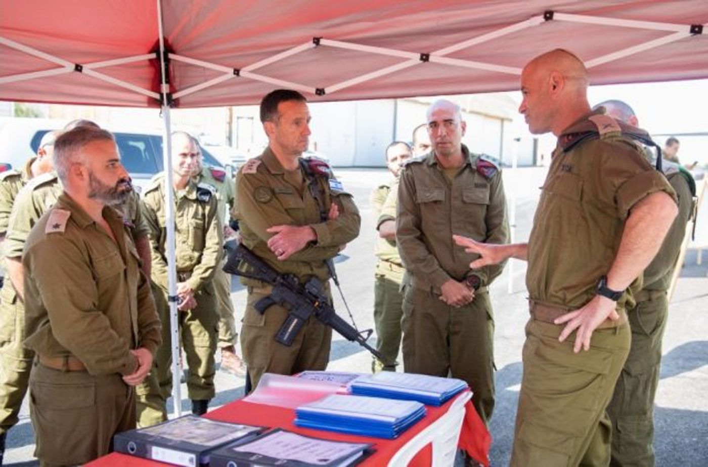 לקראת הסלמה? הרמטכ"ל ערך ביקורת במחסני החירום