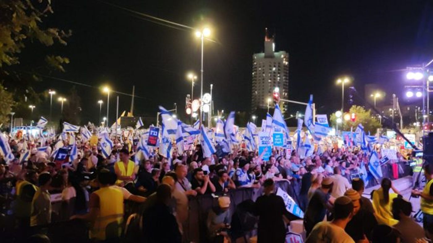 סטרוק למפגינים: "מבקשת מכם סליחה"