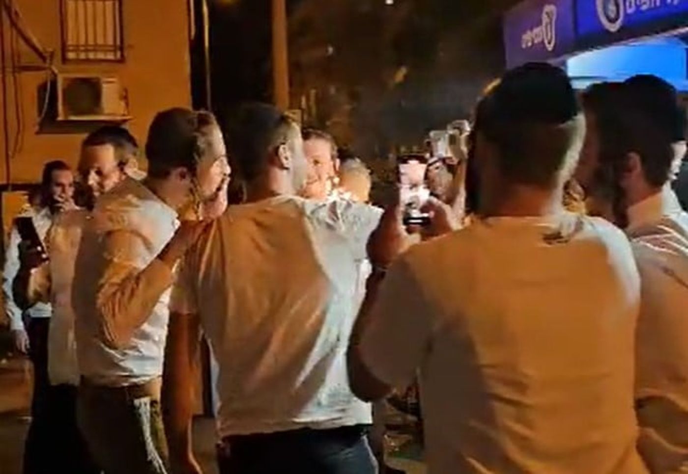 צפו | אחרי הגמר: כך יענקי גולדהבר התקבל בביתו