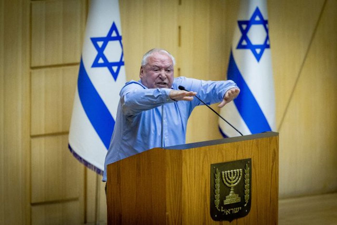 אמסלם מתפוצץ על האופוזיציה: 'לא נהיה סוג ב'