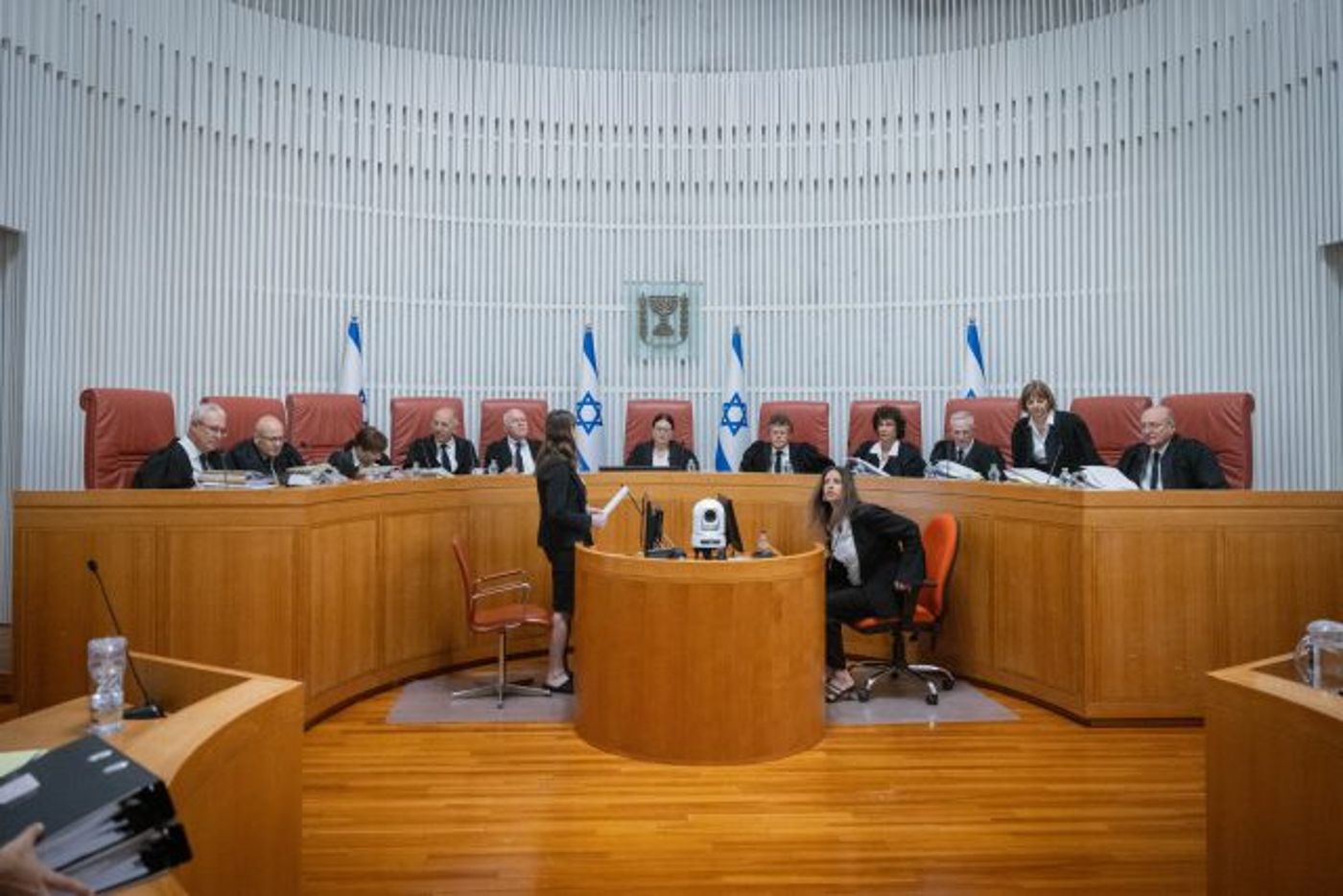 הדיון על חוק הנבצרות