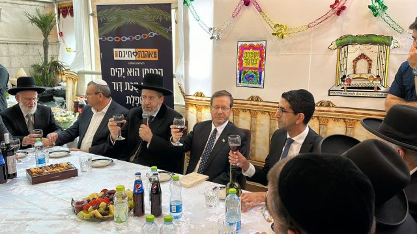הרב לאו אירח את הנשיא הרצוג: "מתייצב באומץ"