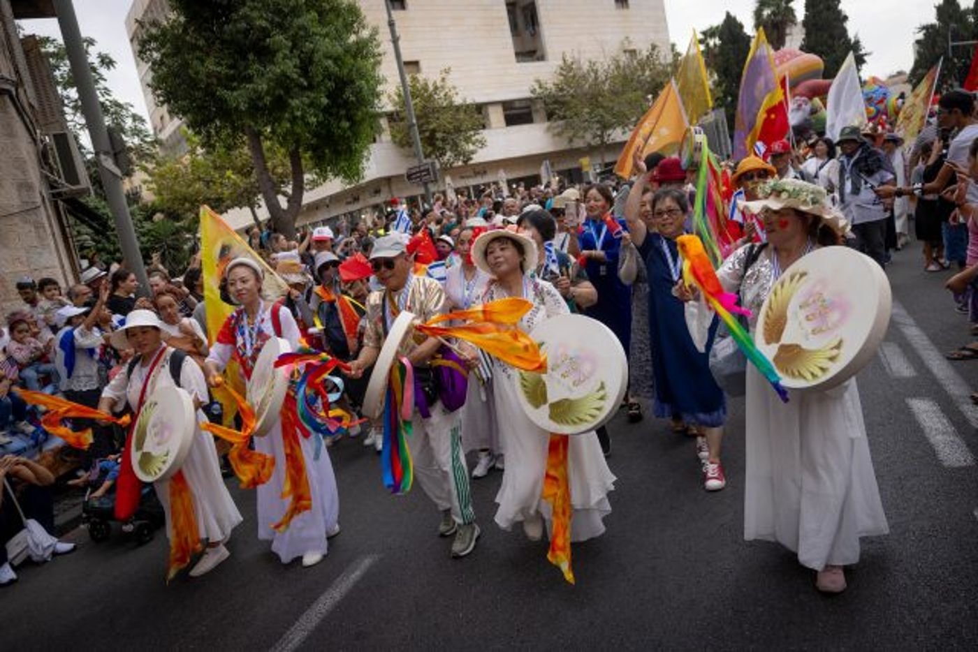 רבבות צעדו בירושלים: כך נראתה הצעדה הססגונית