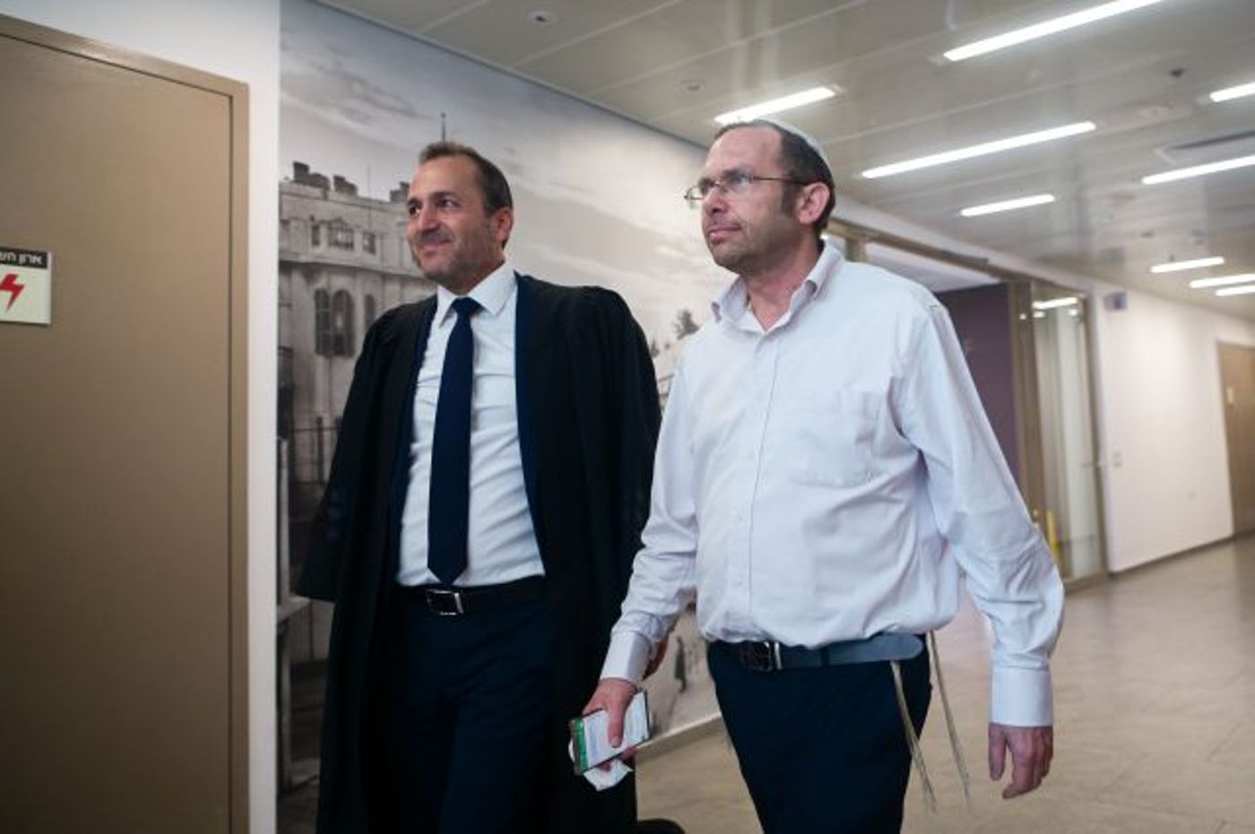 ישראל זעירא בדרכו לדיון בבית המשפט הבוקר