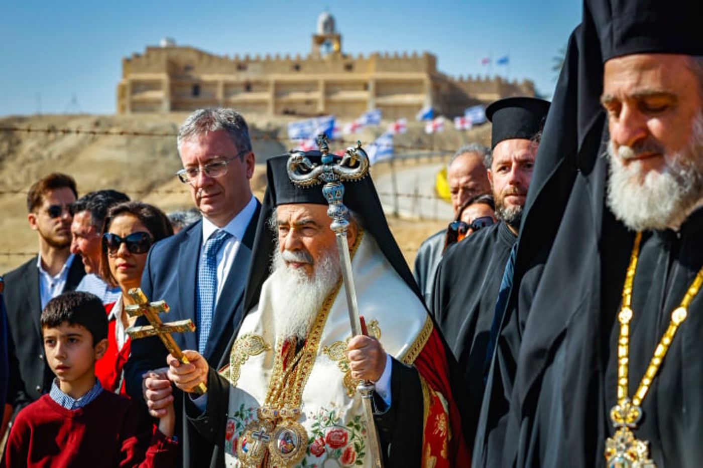 סערת היריקות על צליינים | אוי לנו מאותה בושה