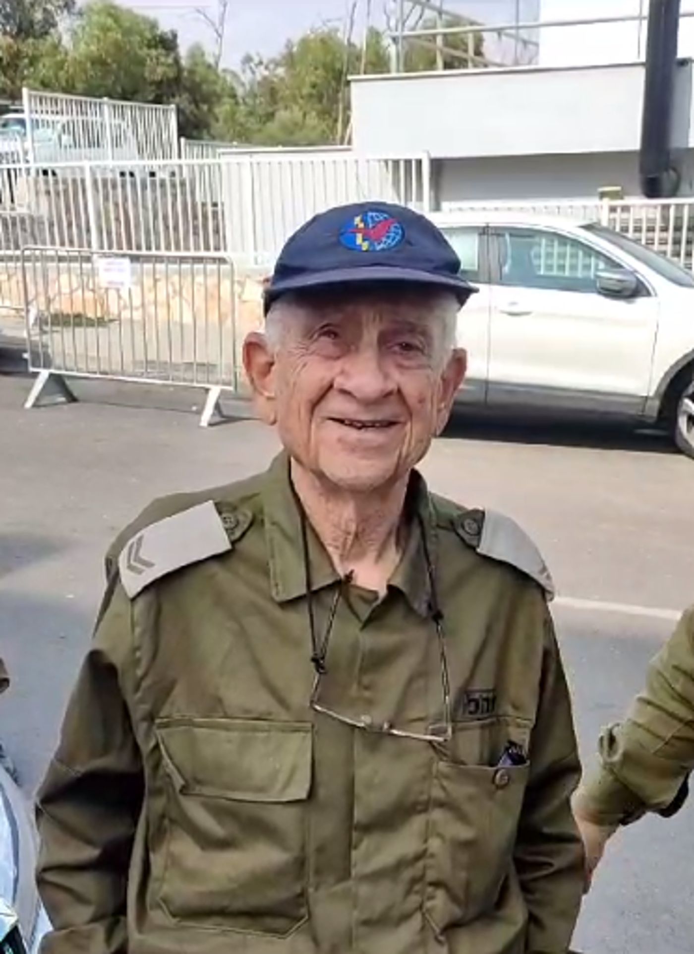 יום הולדת שמח: עשרה דברים שלא ידעתם על עזרא יכין