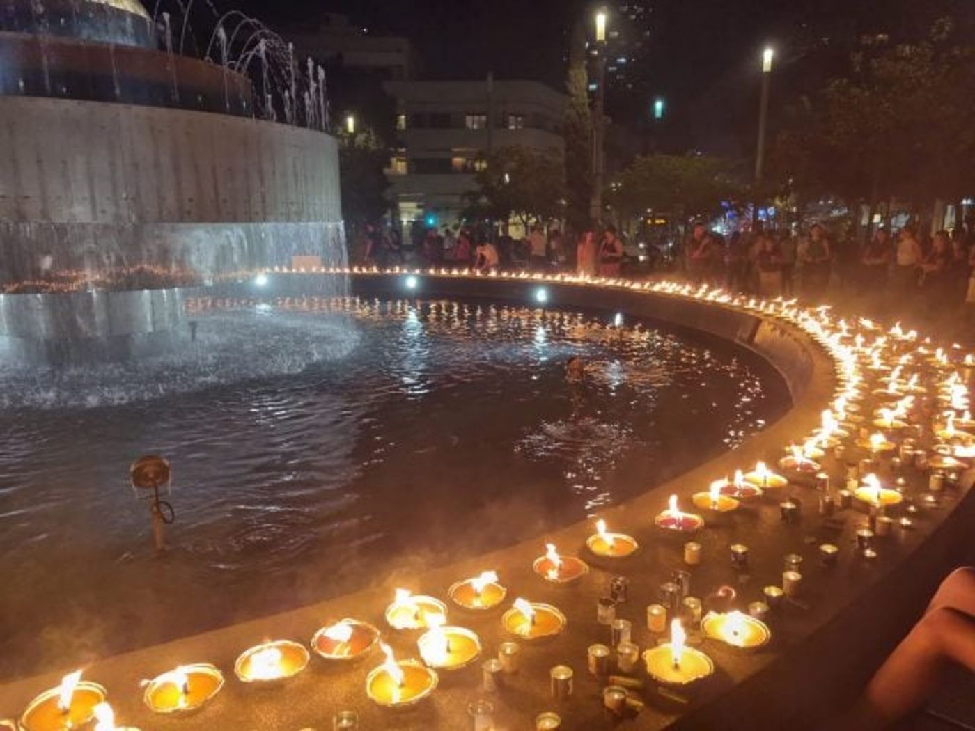 1391 לפידים הודלקו בכיכר דיזינגוף לזכר הנרצחים