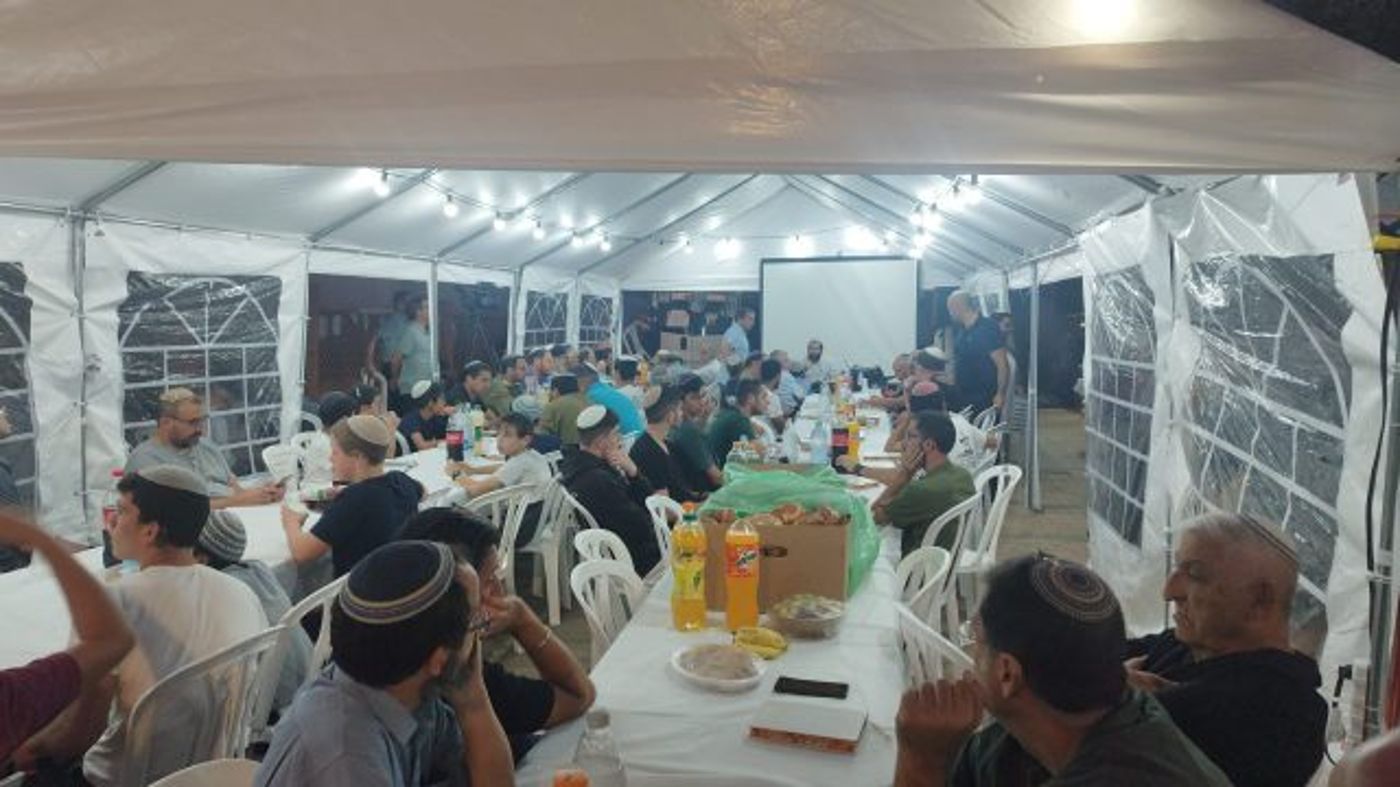 (ללא קרדיט)