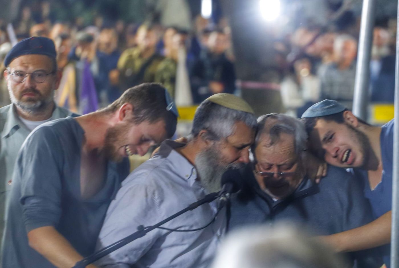 הלווית אמתי גרנות: מחזה מרטיט לב ומעורר השראה