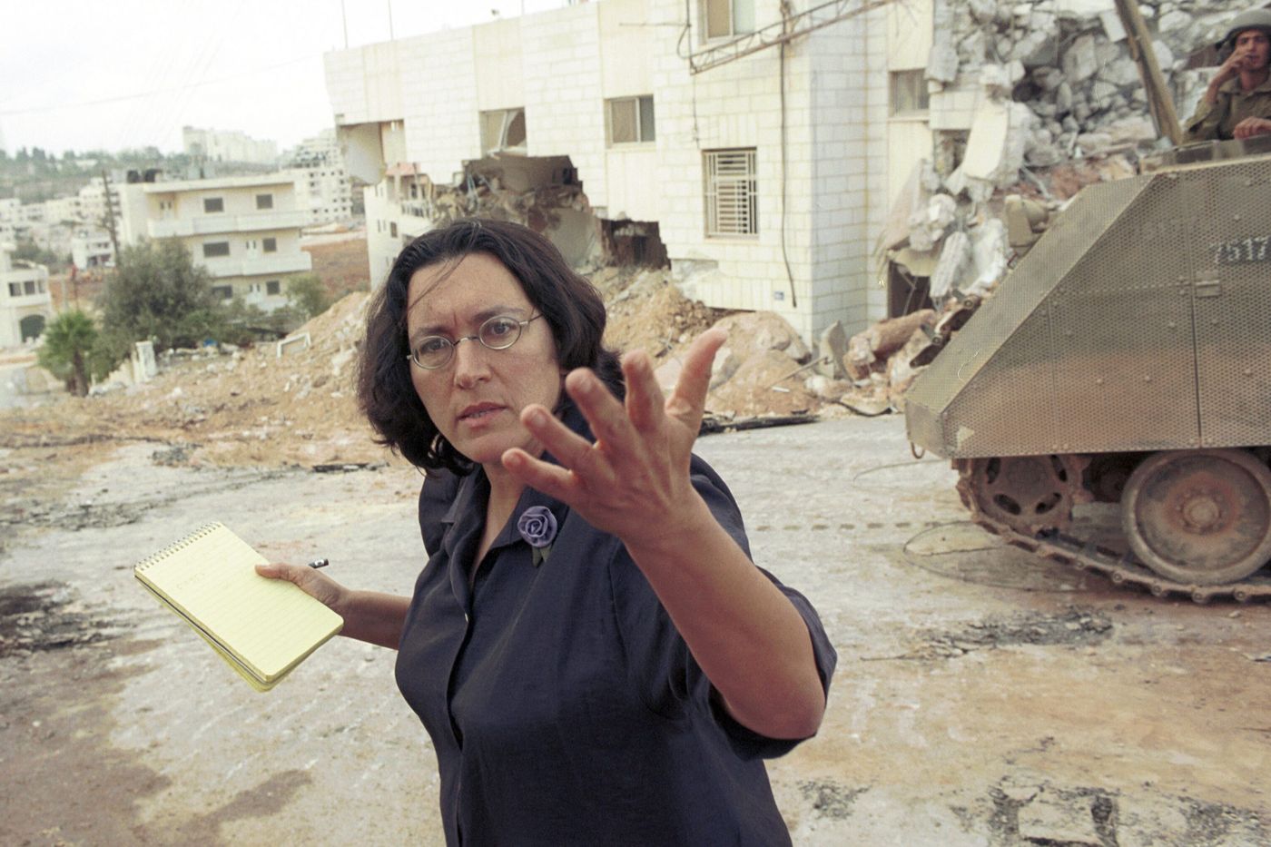 עיתונאית הארץ בדמעות: "חבריי האהובים מעזה"