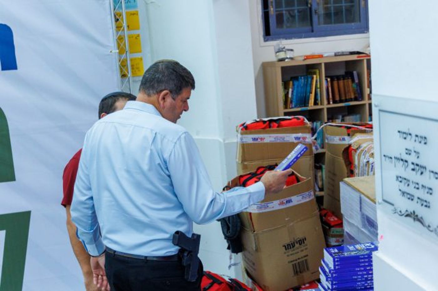 הרב מזוז בקריאה יוצאת דופן: לתרום ולסייע לחיילים בעת המלחמה