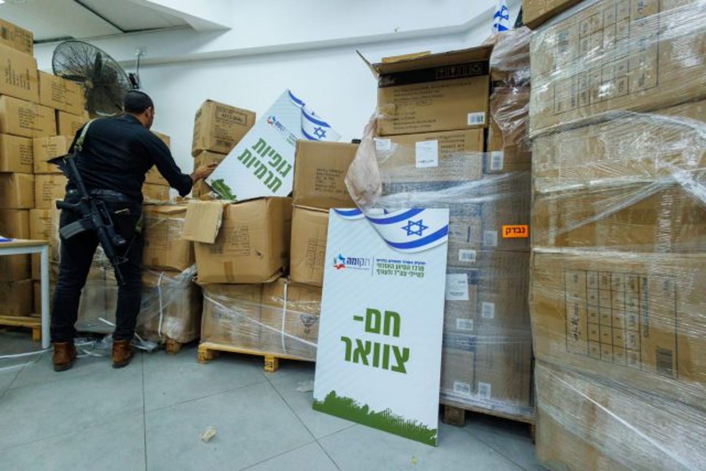 הרב מזוז בקריאה יוצאת דופן: לתרום ולסייע לחיילים בעת המלחמה