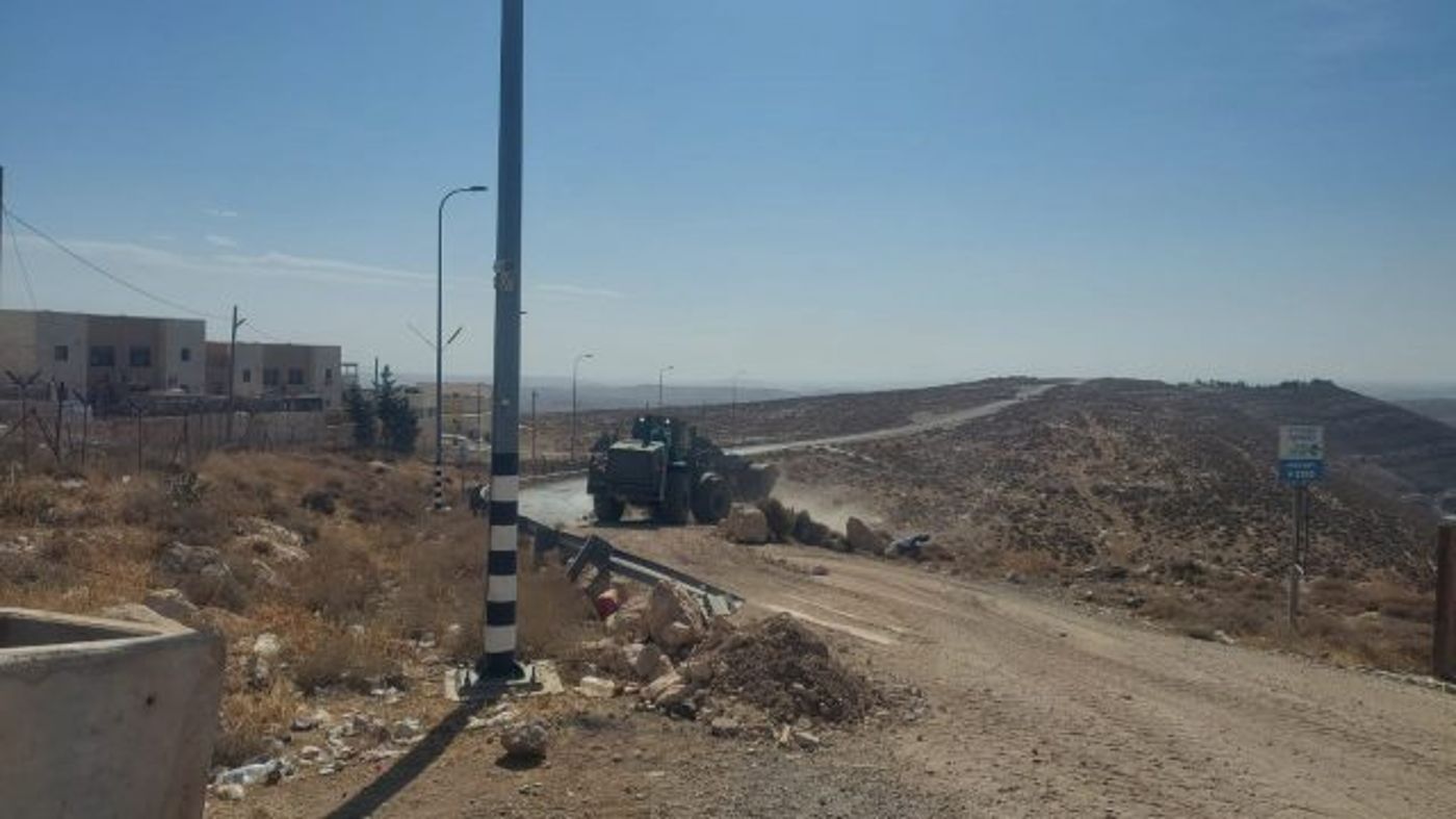 פתיחת ציר לערבים צמוד למעלה עמוס
