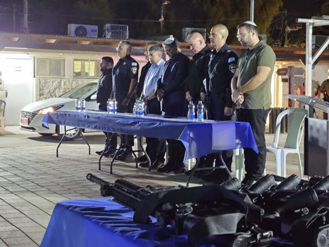(ללא קרדיט)