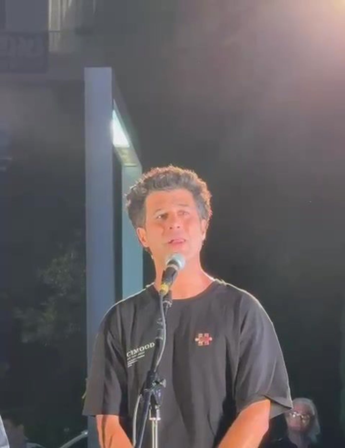צפו: מאה שחקנים בתפילה לשחרור החטופים