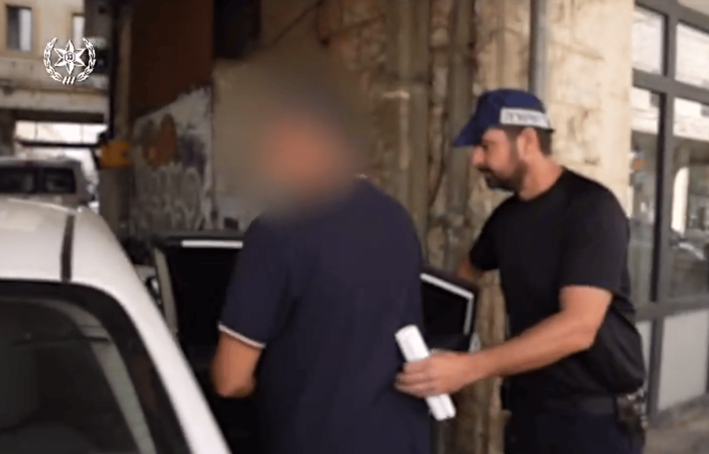סרט אימה: נעצר חשוד שניסה להצית בית עסק ולשרוף שוטרים