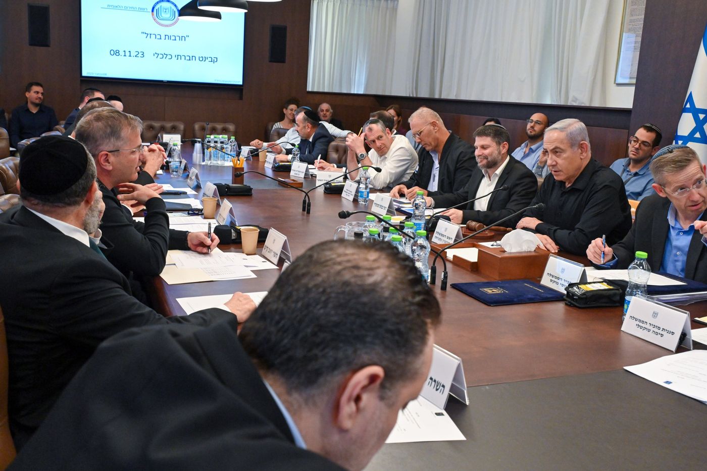 הקבינט החליט: שורת מענקים לעובדים ועסקים