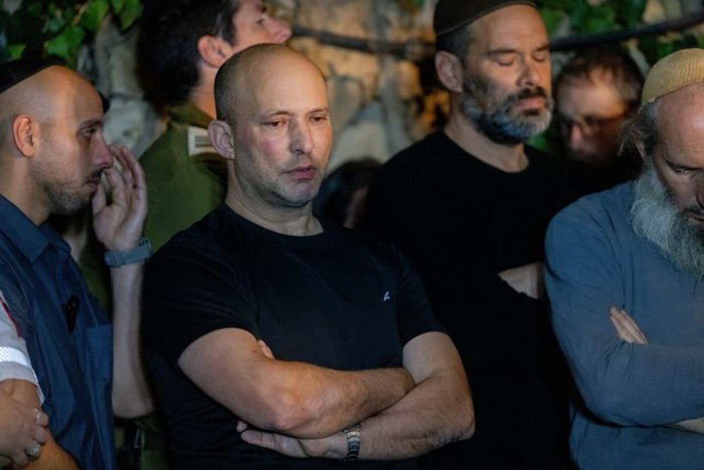 רה"מ לשעבר בנט בהלוויה