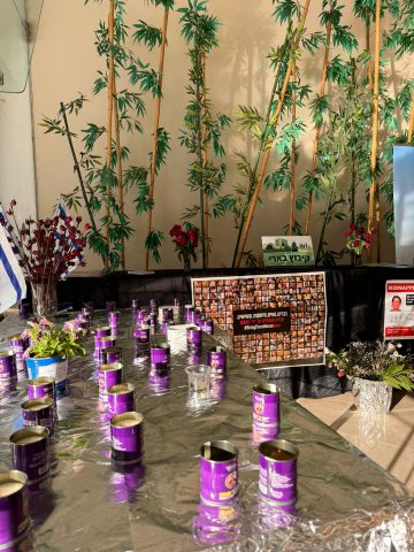 "ילדים מבארי נכנסים פתאום לארון באמצע היום"