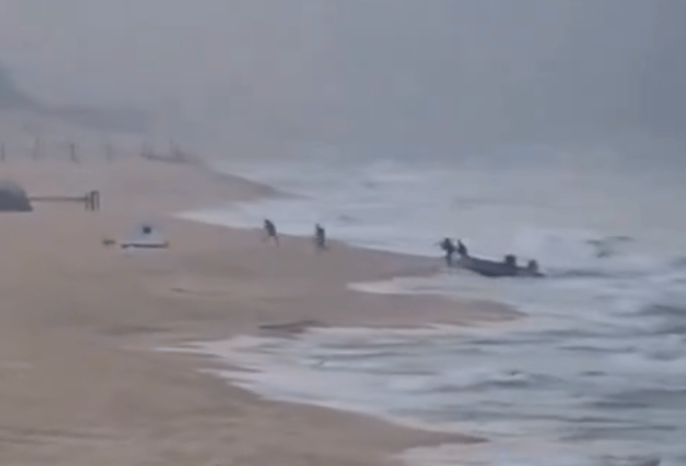 תיעוד דרמטי: רגע חדירת המחבלים מהים לחוף זיקים. צפו