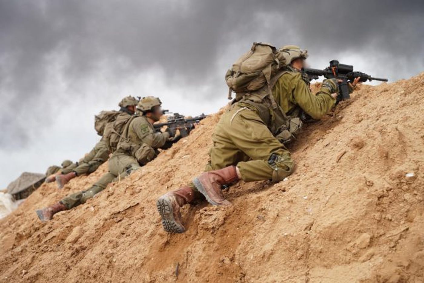 הציצית מבצבצת מהחולצה. לוחמי כפיר (דובר צה"ל)