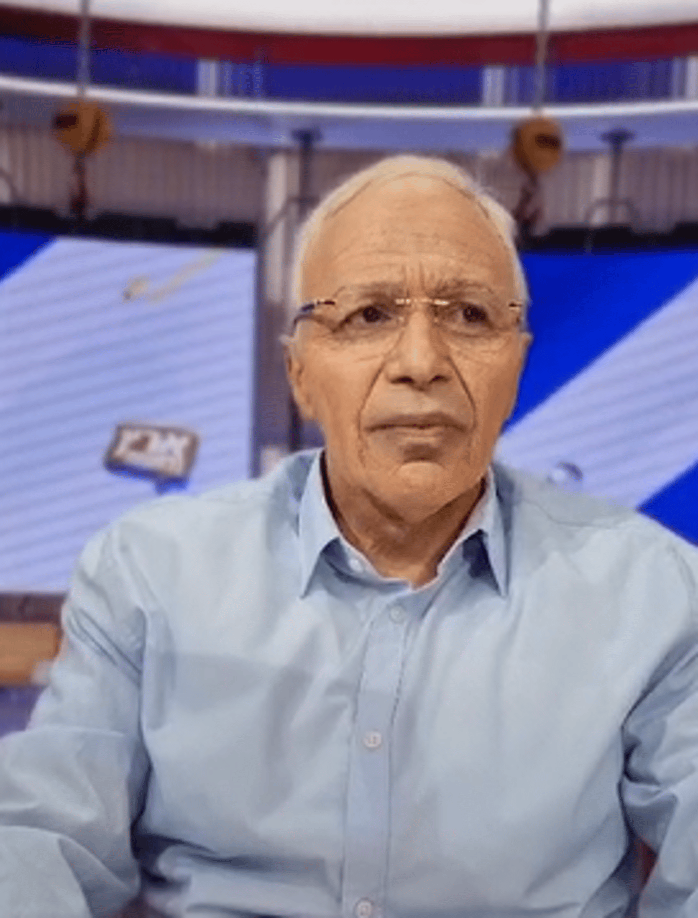 מזהים? פרשן חדשות 12 מקבל חיקוי בארץ נהדרת. צפו