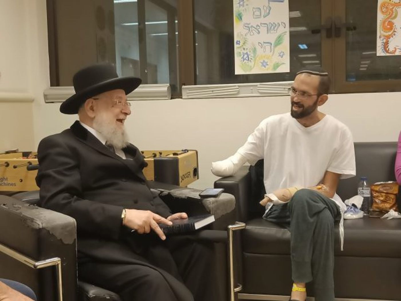 עמיחי שינדלר: 'מלאכים דחפו את המחבלים החוצה'