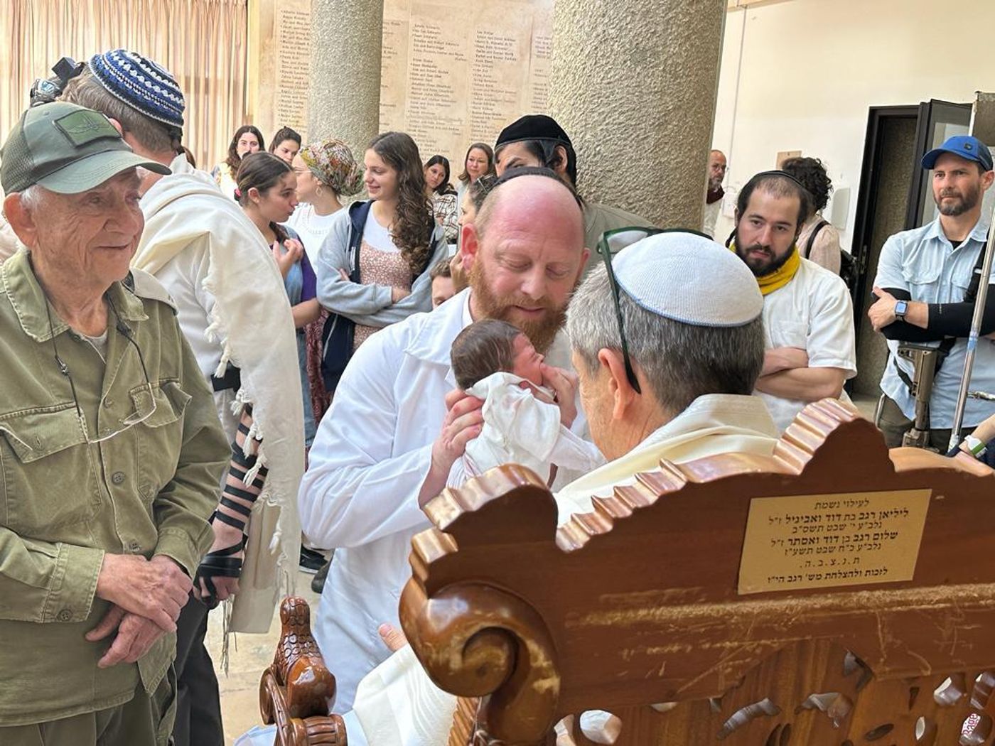 מזל טוב: החייל הפצוע השתתף בברית של אחיינו