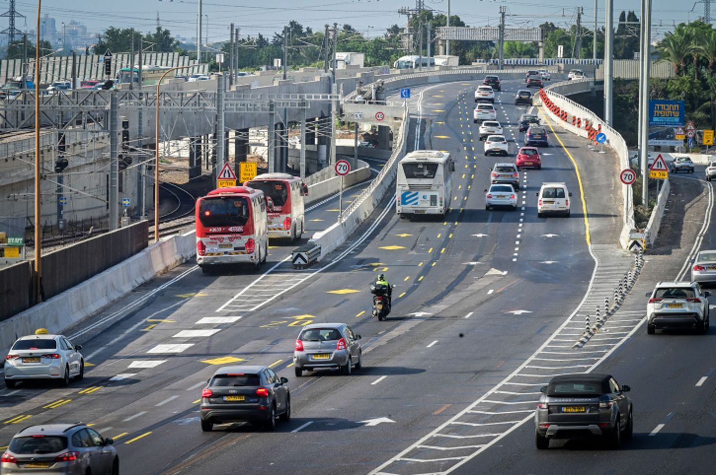 דווקא עכשיו אנחנו מגייסים: הצטרפו למשפחת הנהגים של אלקטרה-אפיקים