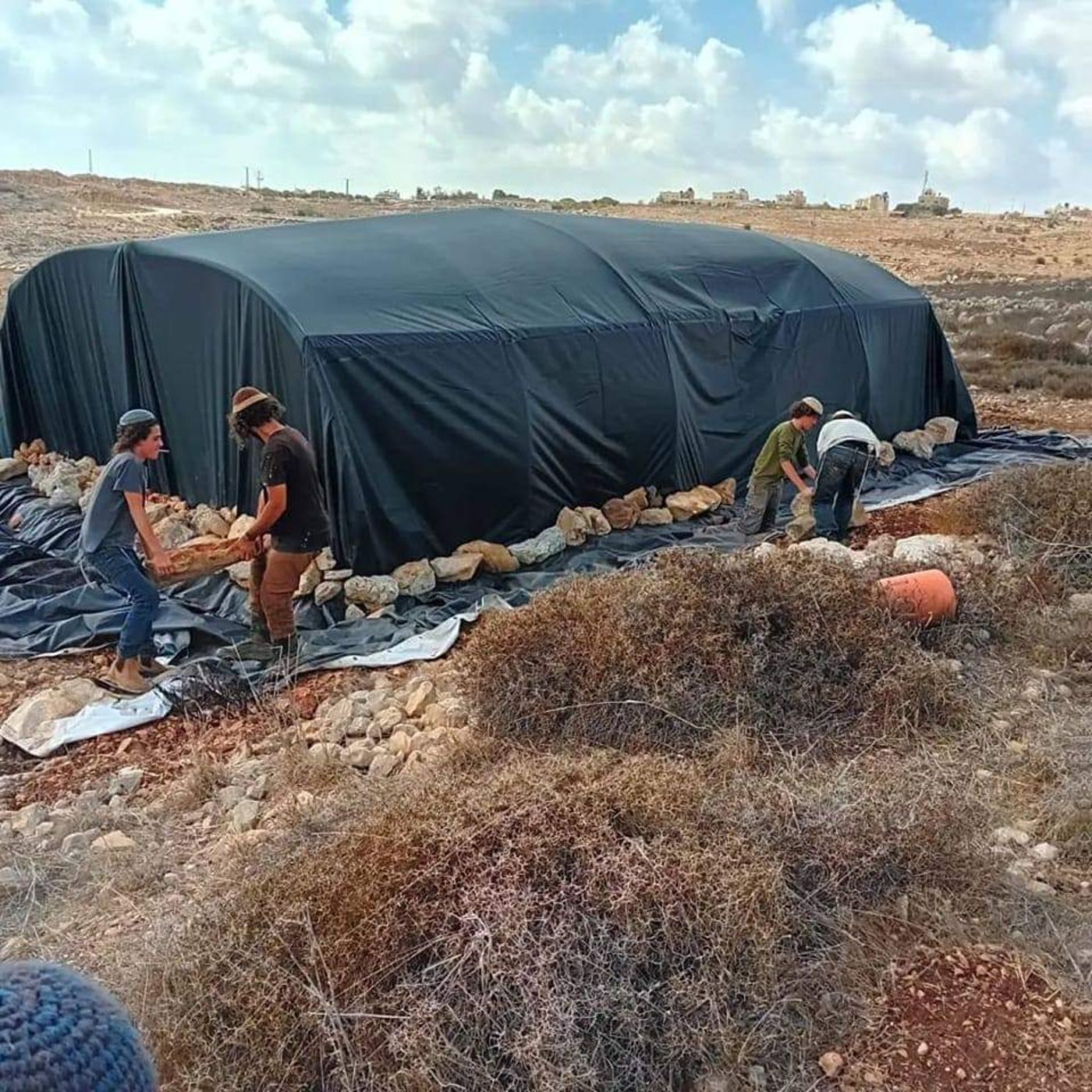 עשרות שוטרים החריבו את גבעת אור מאיר בבנימין