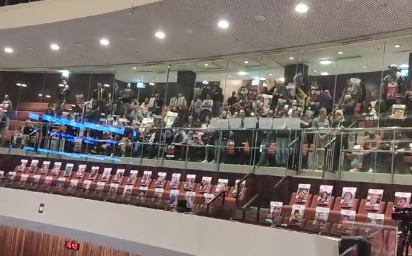 משפחות החטופים התפרצו לנאום נתניהו: "אין זמן". צפו