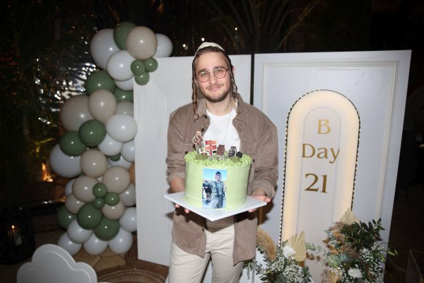 גולדהבר ועוגת יום ההולדת בעיצוב צה"ל