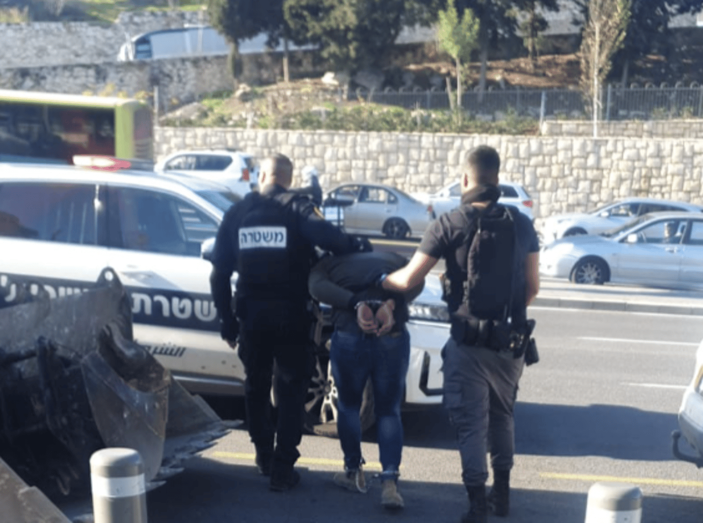 ירושלים: נהג טרקטור ערבי נעצר כשברשותו סכינים