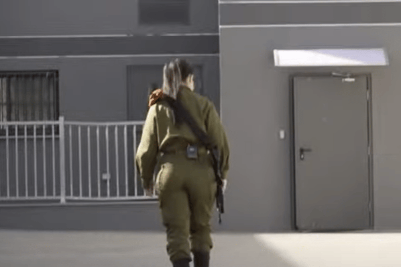 צפו: התחזתה במשך שעות למתה ושרדה את הטבח